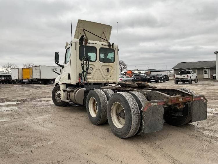2018 Freightliner Cascadia image 11
