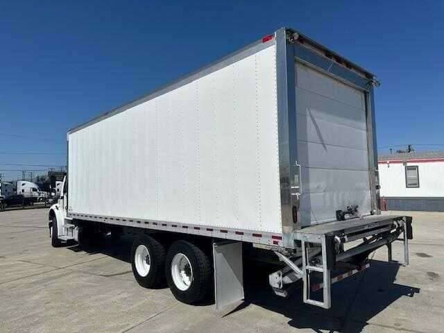 2019 Freightliner M2 image 2