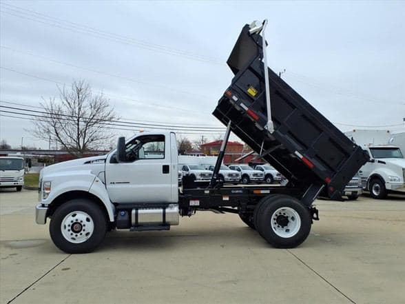 2026 Ford F750 SD image 4