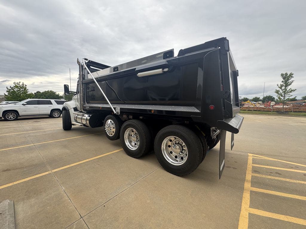 New 2026 KENWORTH T880 image 23