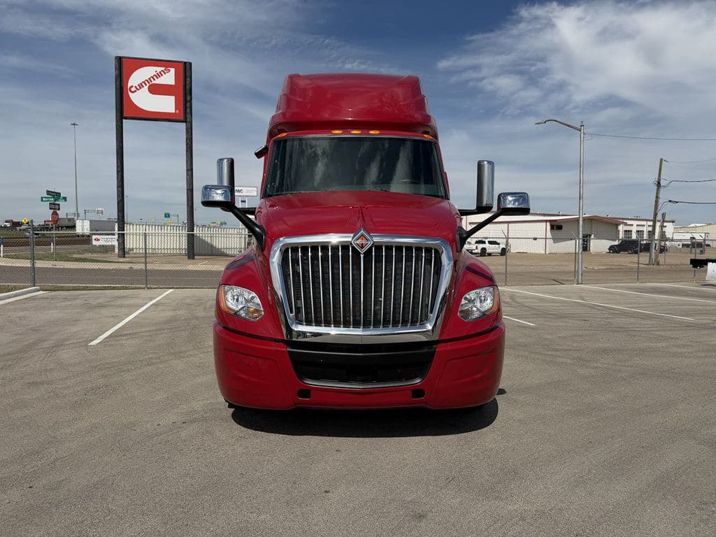 Used 2021 INTERNATIONAL LT625 image 8