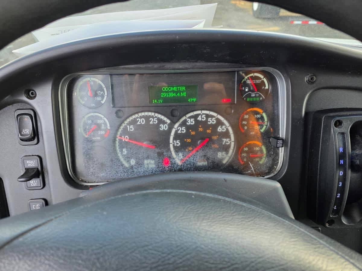 2020 Freightliner M2 image 11