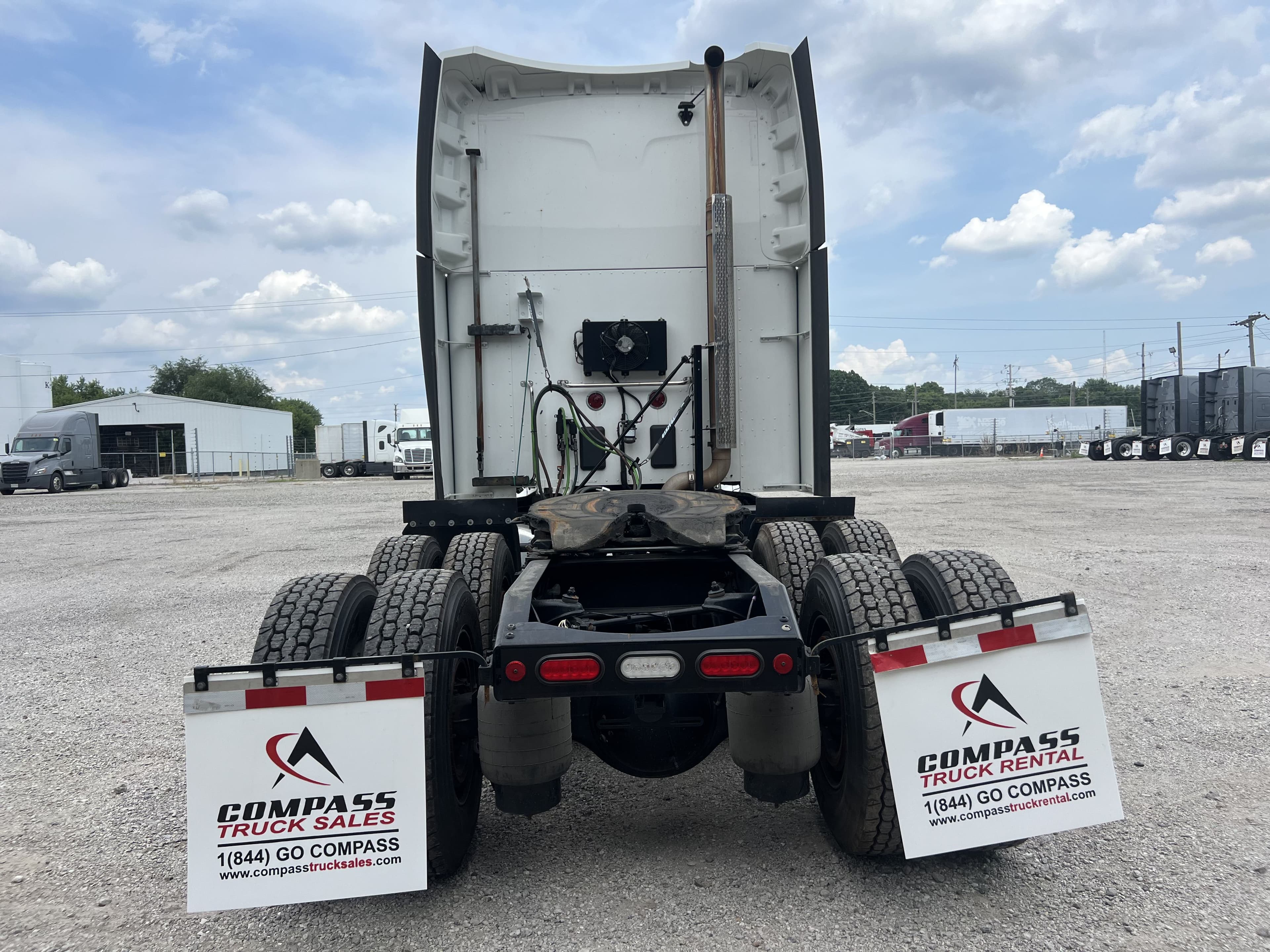 2022 Peterbilt 579 image 3