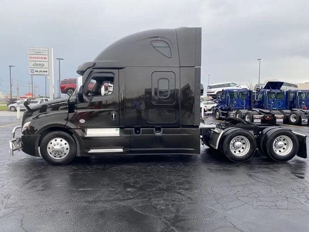 2023 Freightliner Cascadia 126 image 9