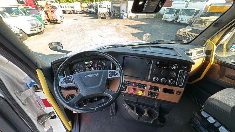 2021 Freightliner Cascadia image 28