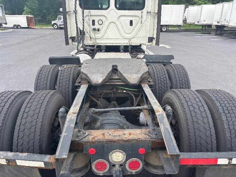 2018 Freightliner Cascadia image 9