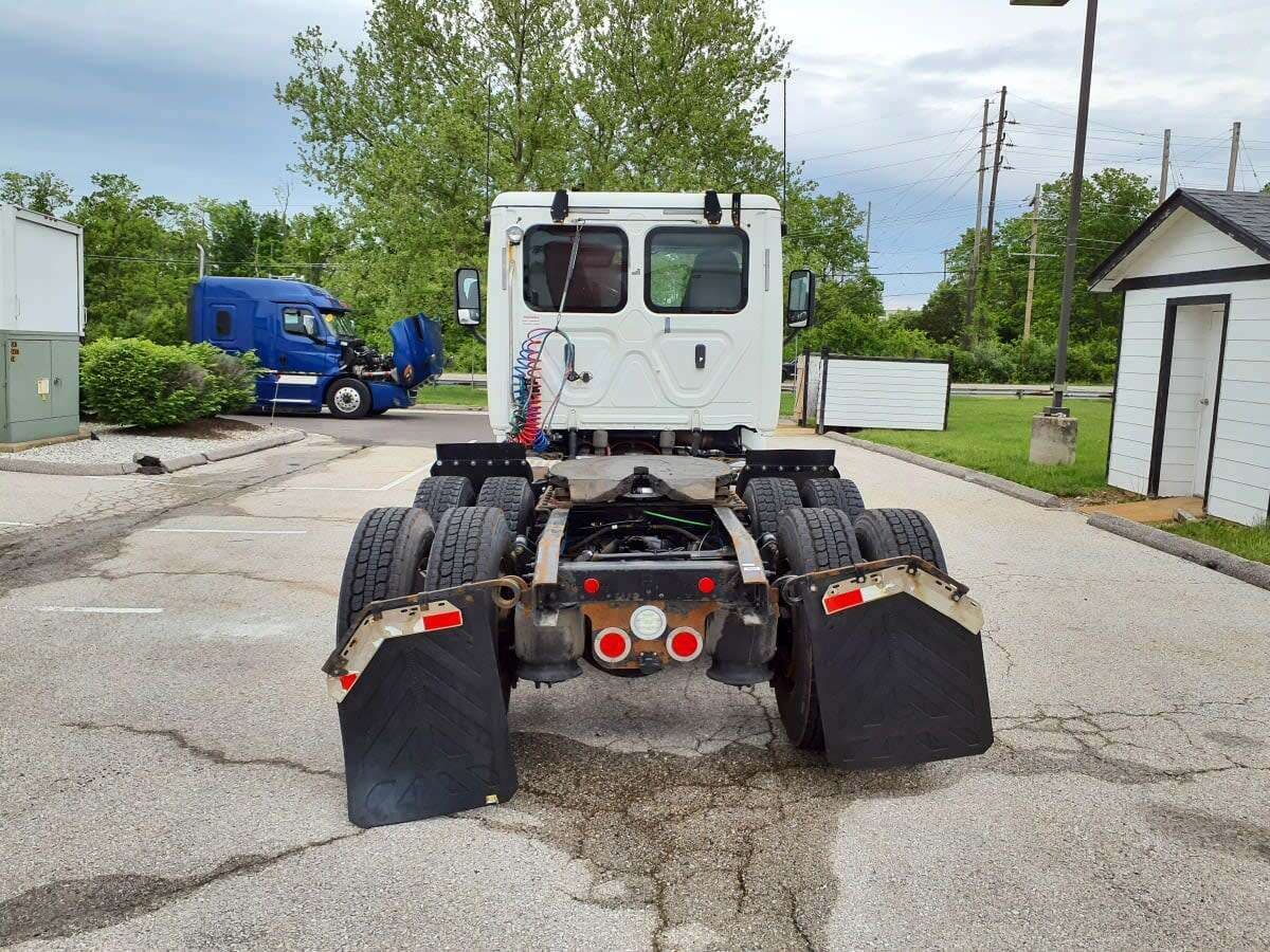Used 2018 FREIGHTLINER Conventional - Day Cab - CASCADIA 113 image 6
