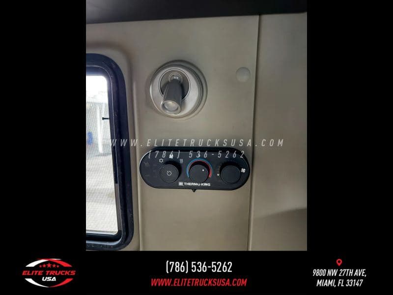 2020 International LT image 22