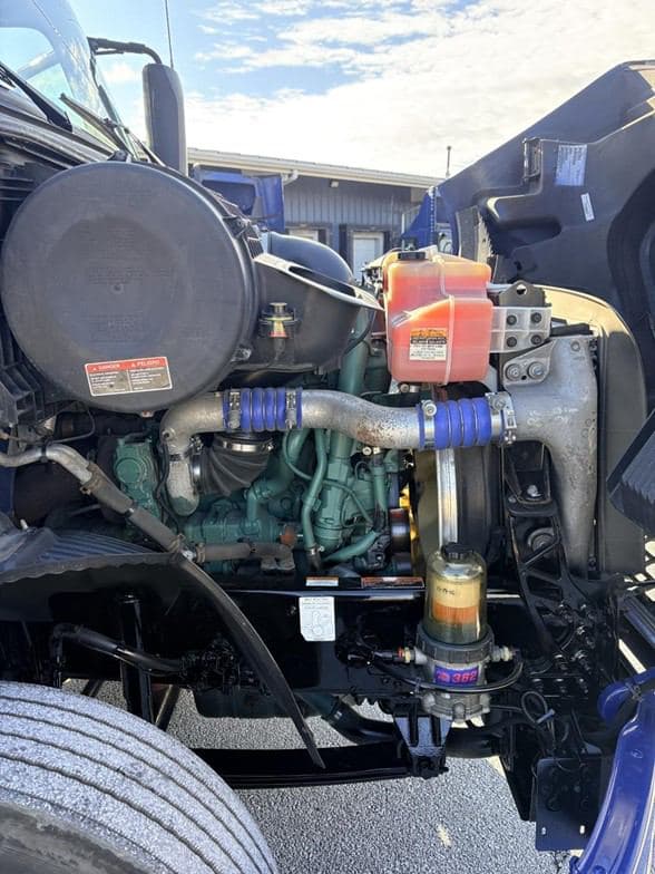 2021 VOLVO VNR64T300 TNF213060 Web image 6