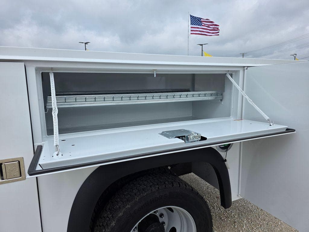 2026 Ford F-550SD XL Service Utility Body image 15