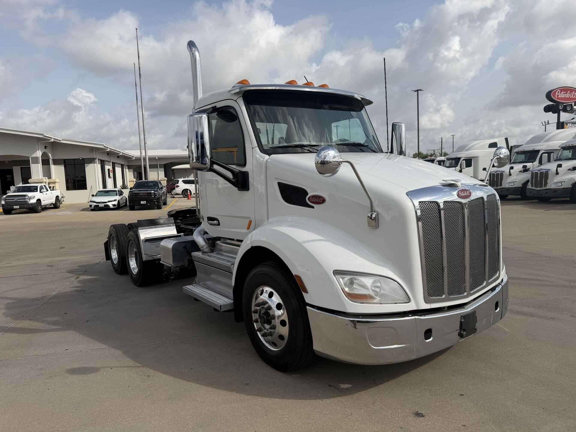 2021 Peterbilt 579 image 4