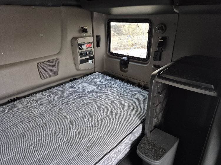 2023 International LT625 Sleeper Semi Truck - 73" Integral Sleeper, Cummins 450HP, 12 Speed Automatic image 6