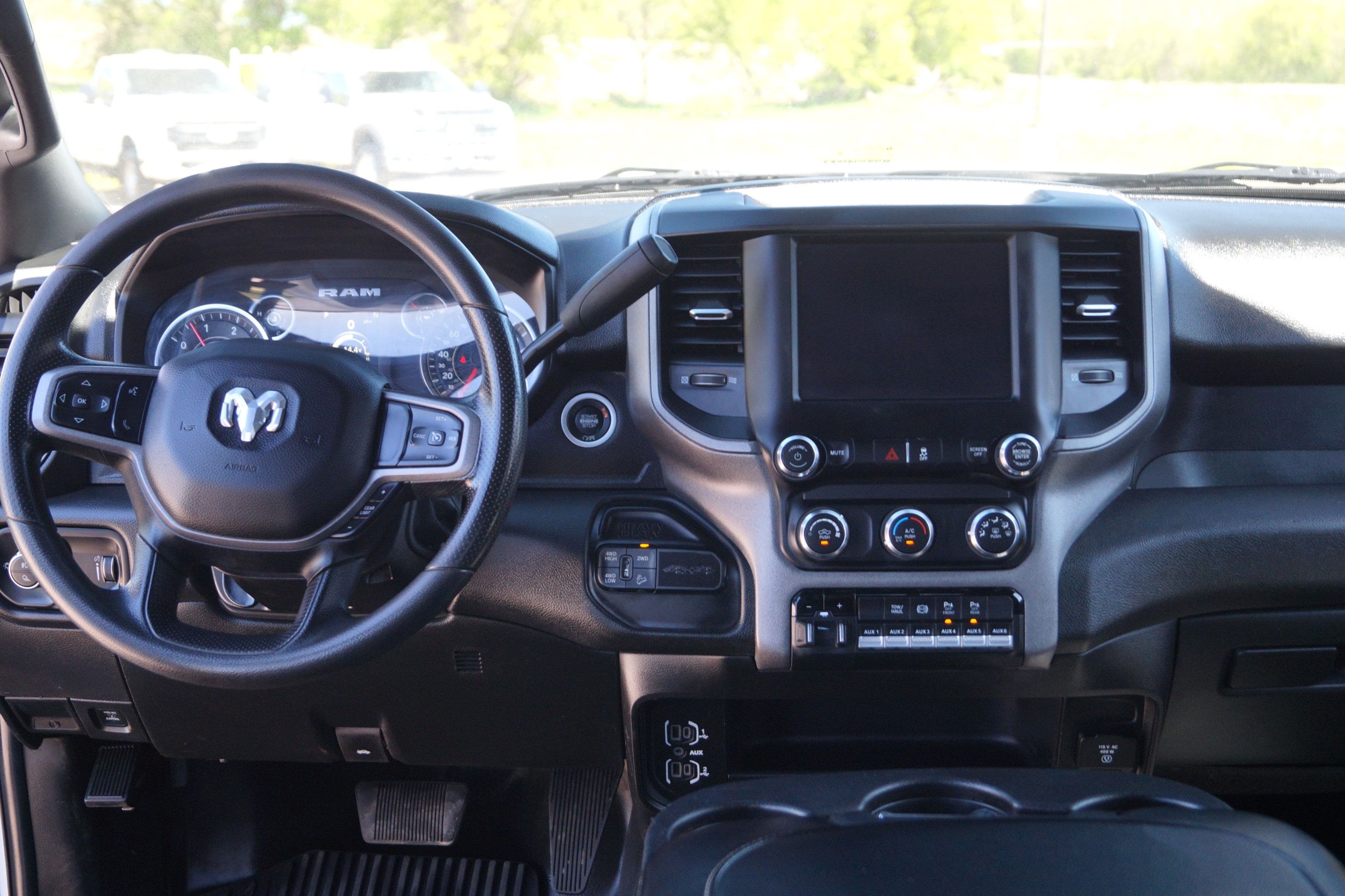 2024 RAM 2500 Tradesman - Service Utility Truck - 4WD 6.7L I6 Cummins image 18
