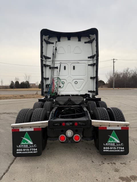 2026 Freightliner Cascadia image 7