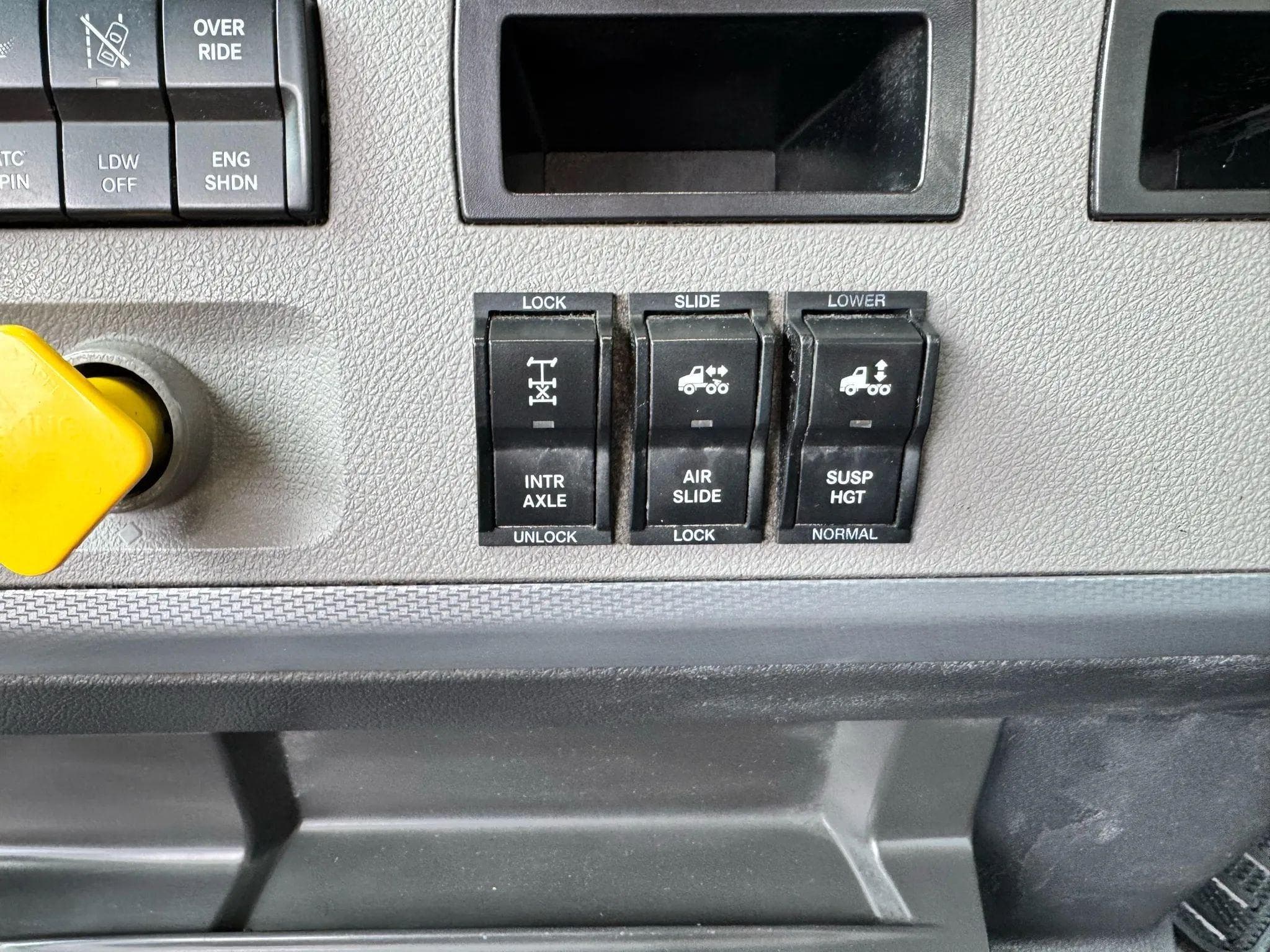 2018 Freightliner Cascadia image 13