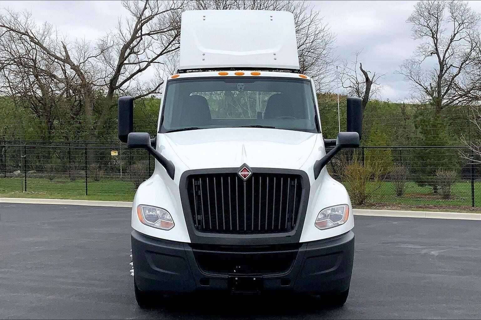 2021 International LT625 image 2