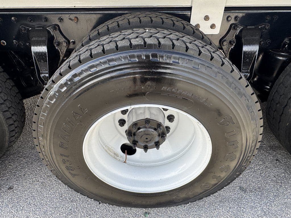 2015 Freightliner M2-112 image 40