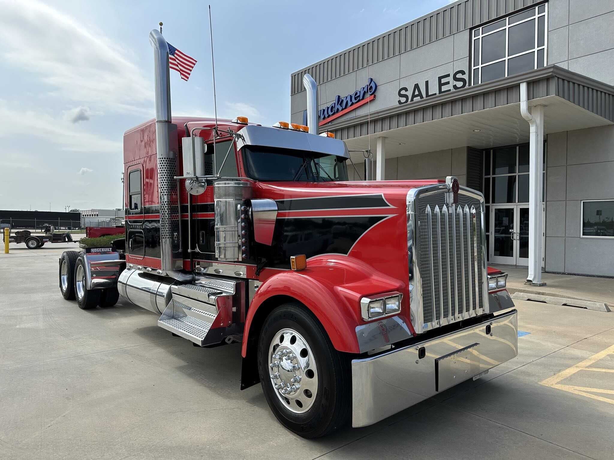 2019 Kenworth W9 Series image 3
