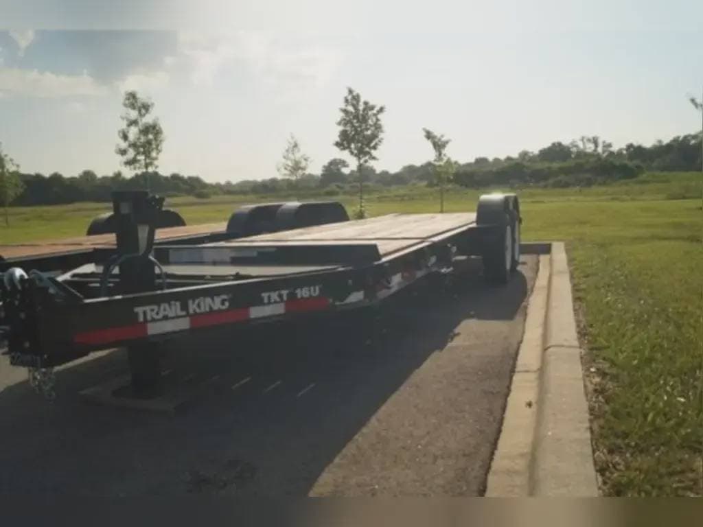 2024 Trail King TKT50LP image 2
