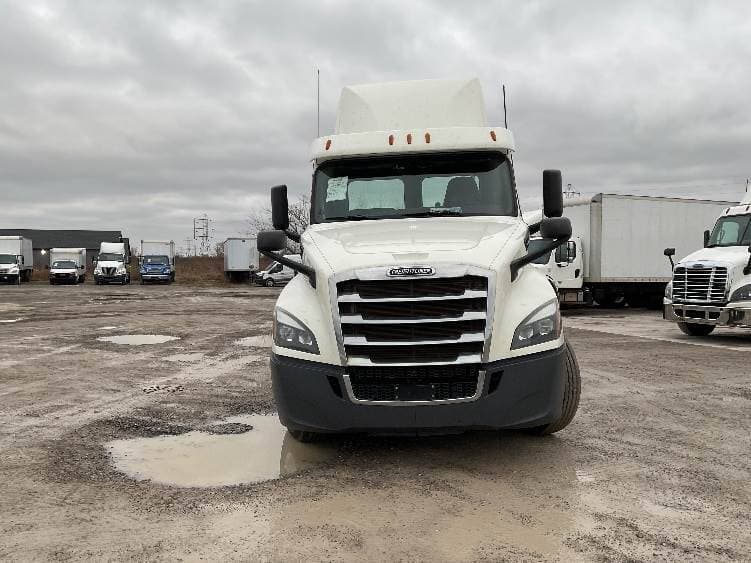2018 Freightliner Cascadia image 3