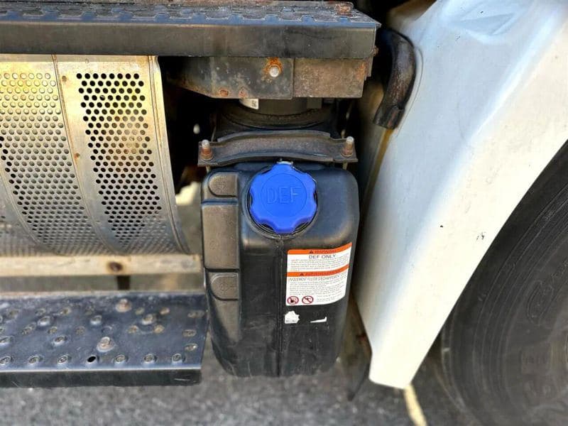 2018 Hino 268 image 16