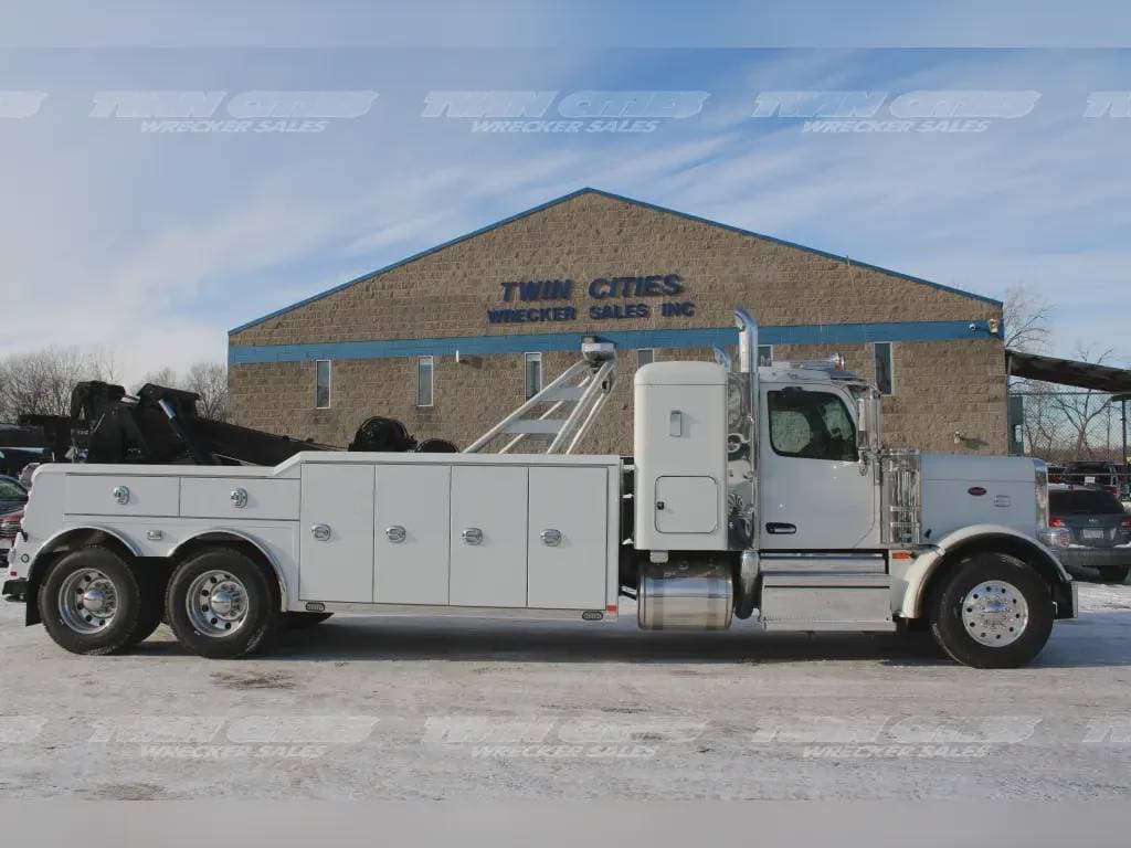 2025 Peterbilt 589 image 9