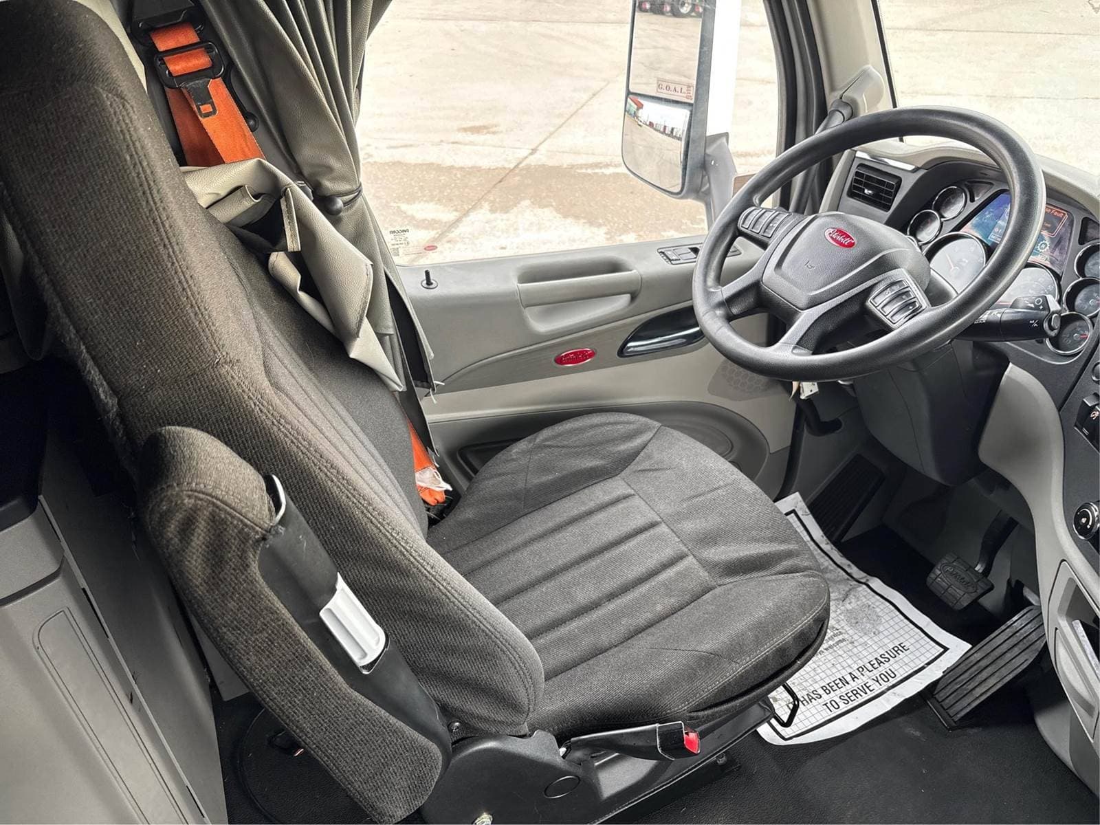 2021 Peterbilt 579 image 12