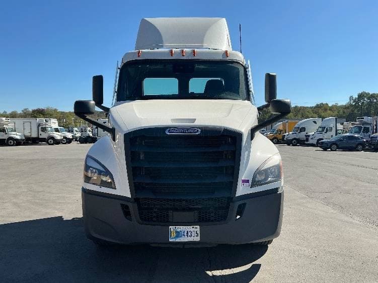 2021 Freightliner Cascadia image 2