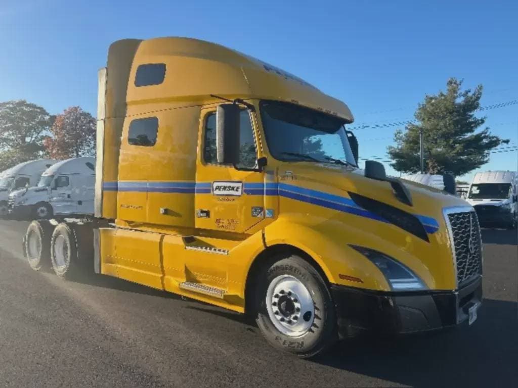 2022 Volvo VNL image 1