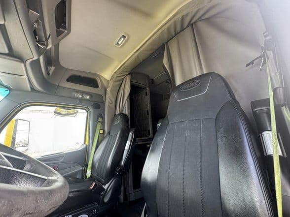 2017 Peterbilt 579 image 7