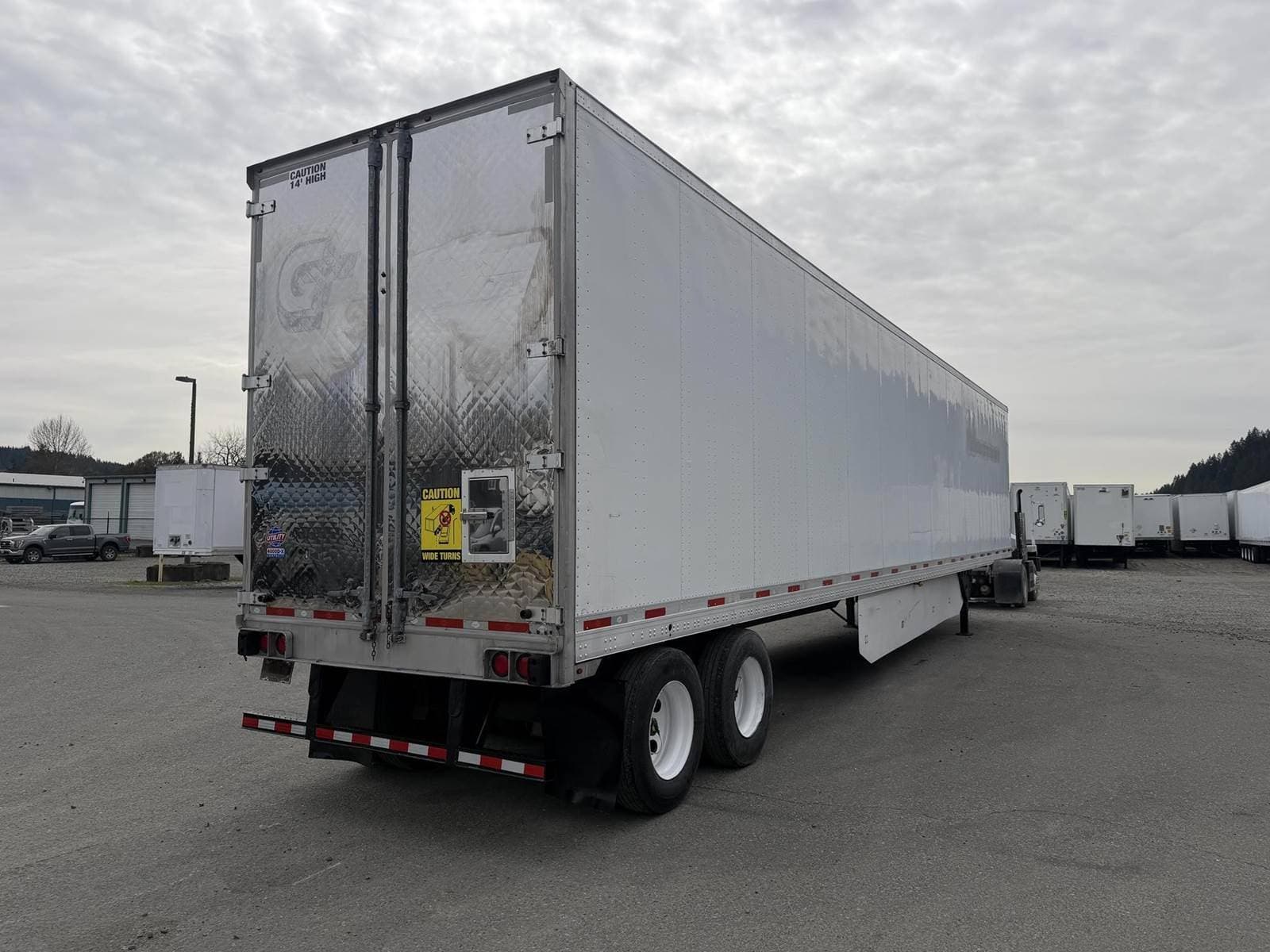 2017 Utility 4000DX 53 ft Dry Van Trailer image 2