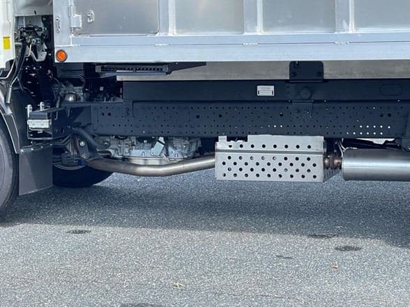 2024 Isuzu NRR image 23