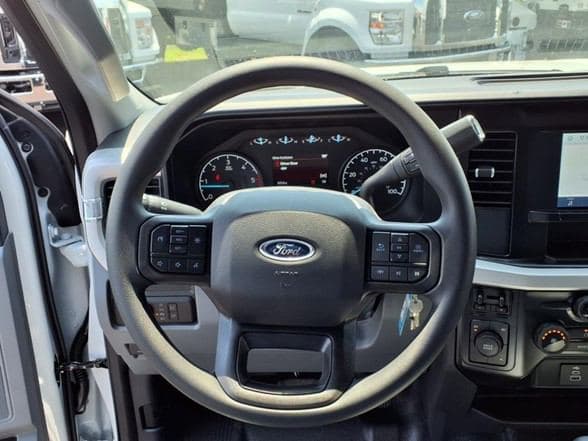 2025 Ford F550 image 18