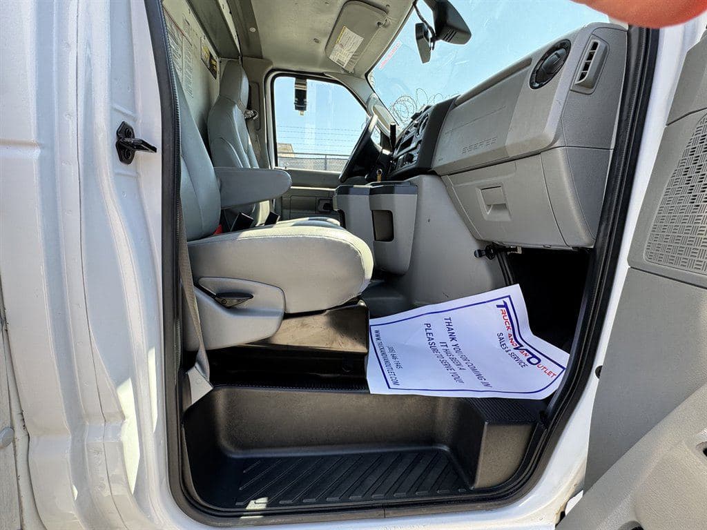 2022 Ford Commercial Vans image 38
