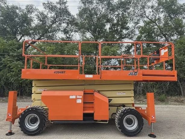 2015 JLG 4394RT image 1