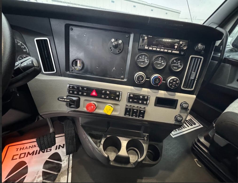 2022 Freightliner Cascadia image 7