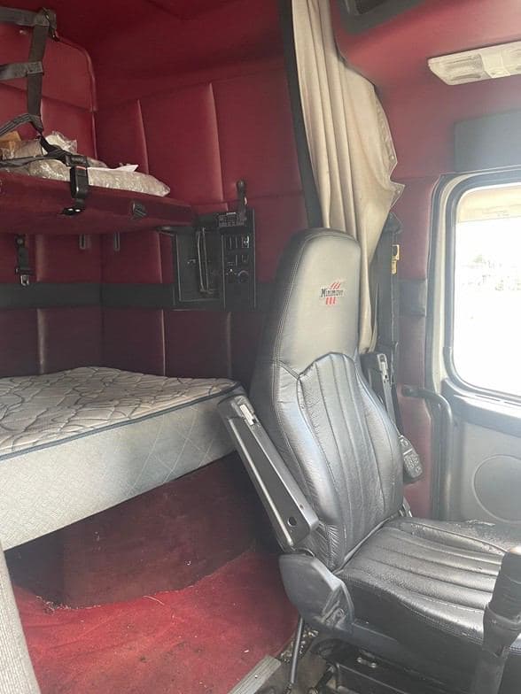 1998 Volvo VN image 7