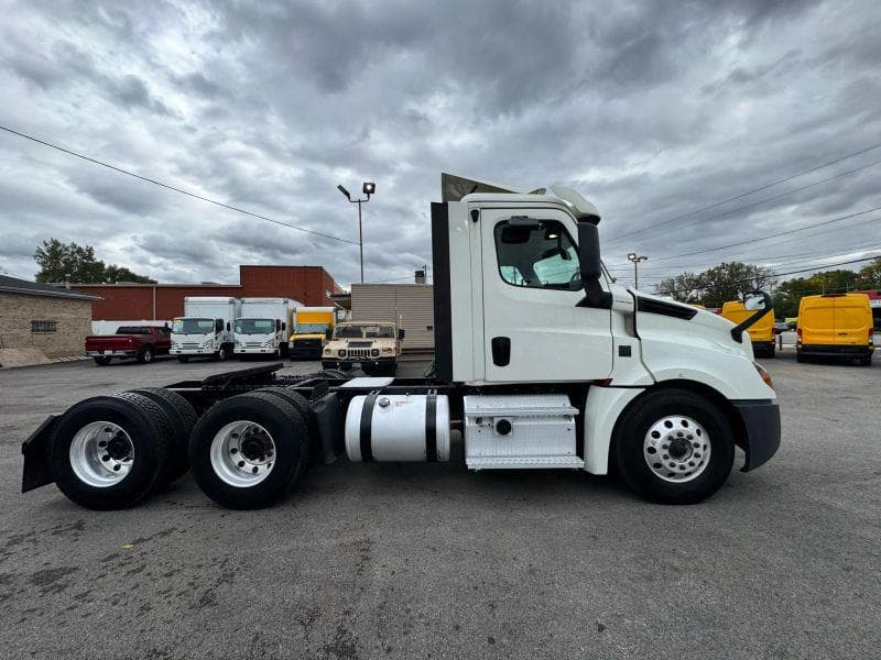 2018 Freightliner Cascadia image 4