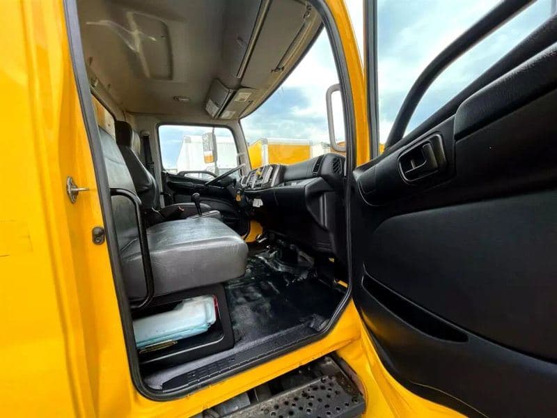 2018 Hino 338 image 12