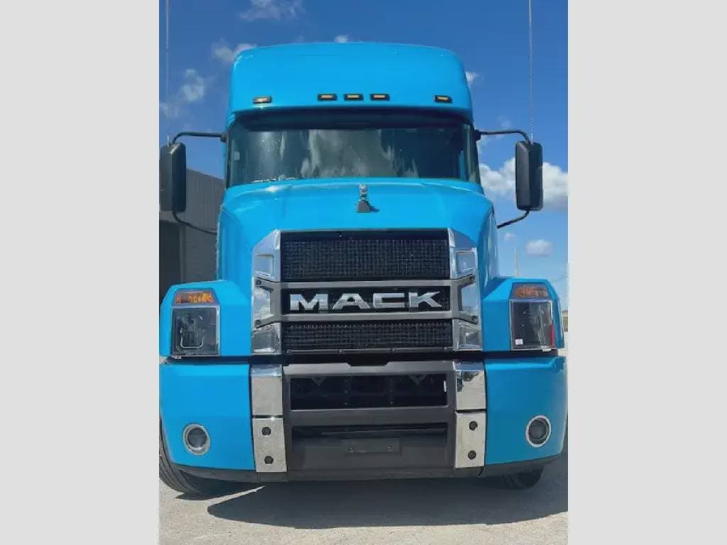 Used 2020 MACK Conventional - Sleeper Truck image 3