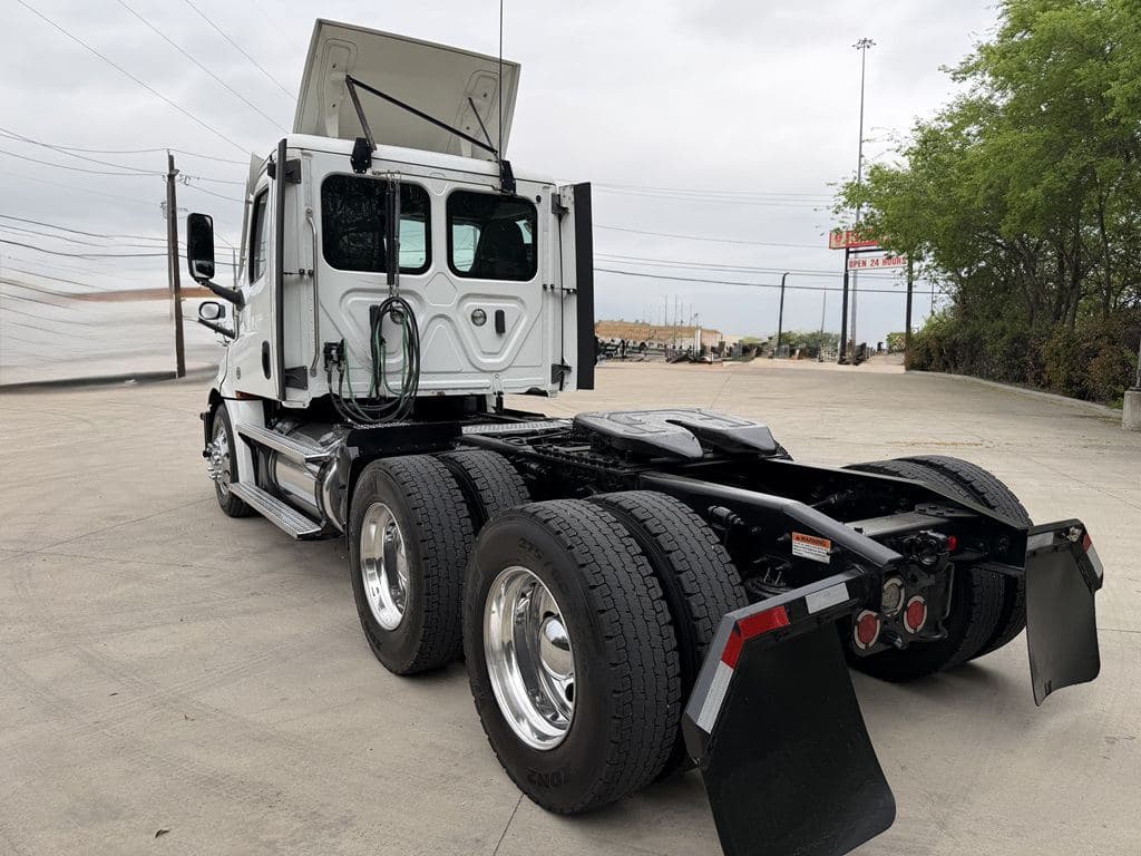 Used 2022 FREIGHTLINER PT126064S T image 14