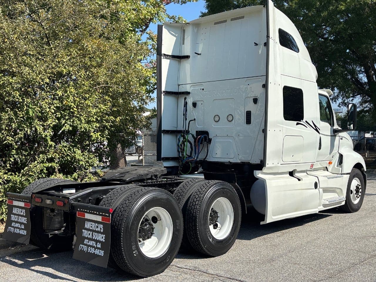 2019 International LT625 image 4