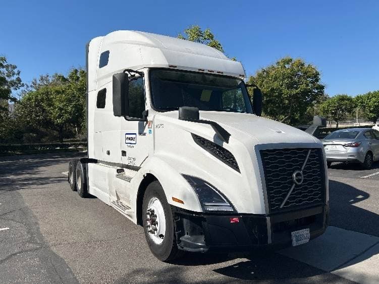 2023 Volvo VNL image 1