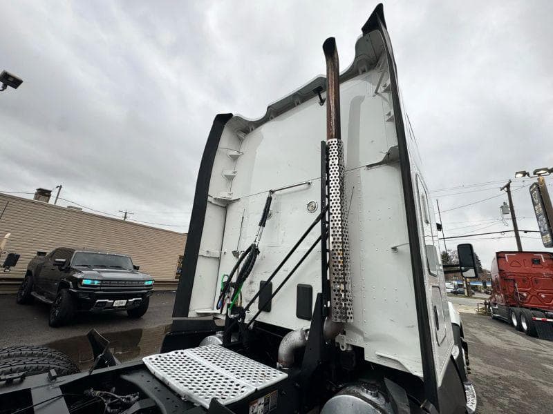 2021 Kenworth T600 image 10