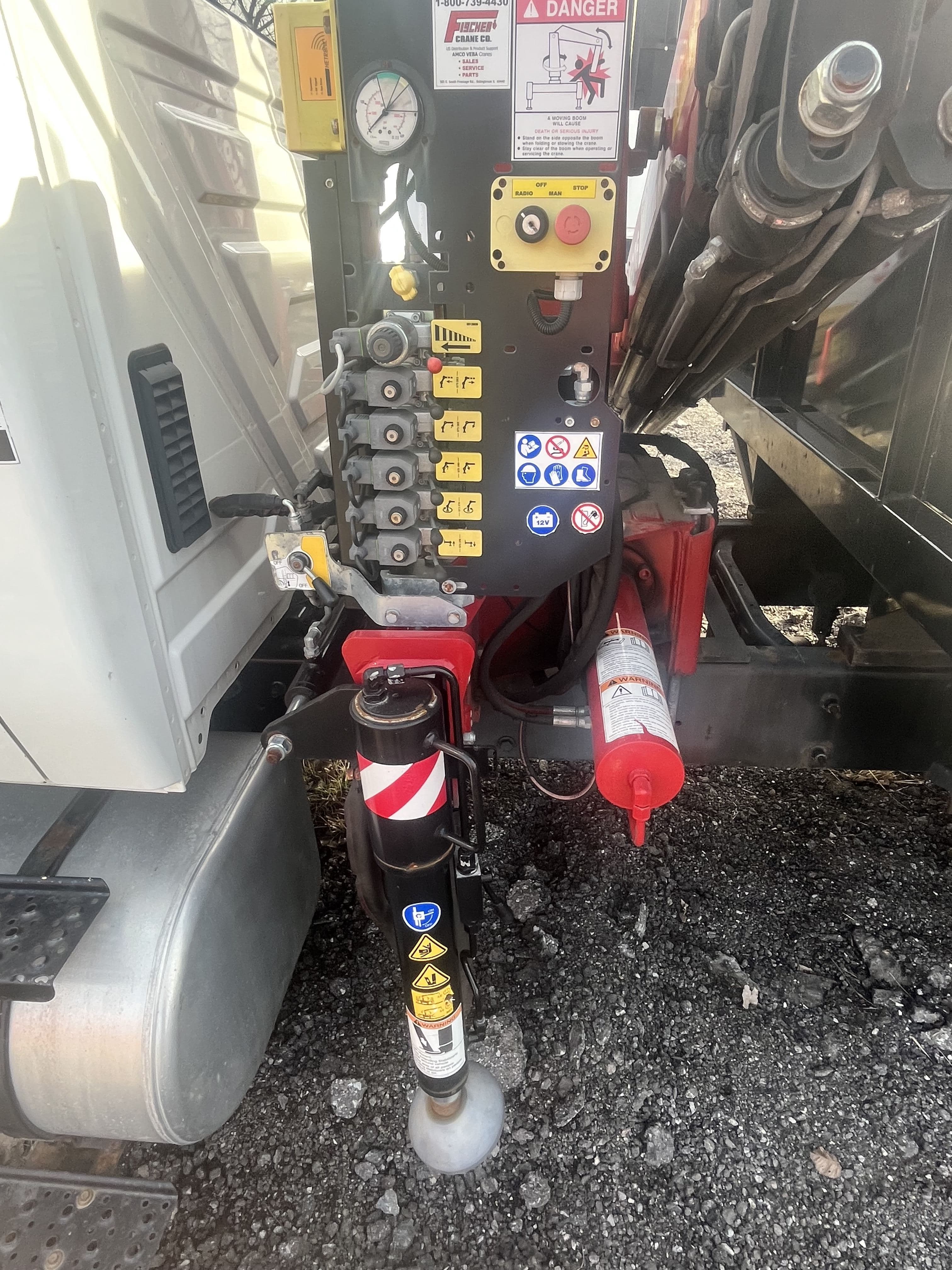 2014 International 4300 Knuckleboom Mounted Crane image 6