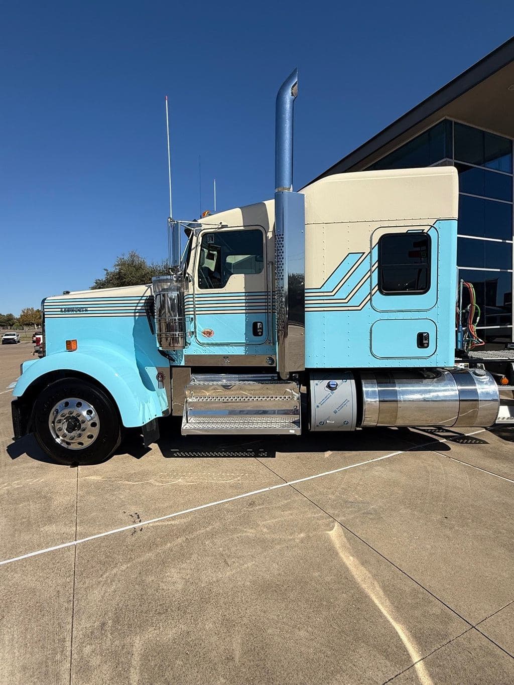 New 2026 KENWORTH W900L image 5
