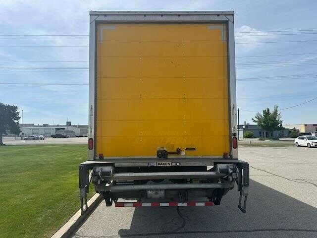 2020 Freightliner M2 image 4