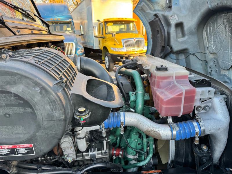 2020 Volvo VNL image 36