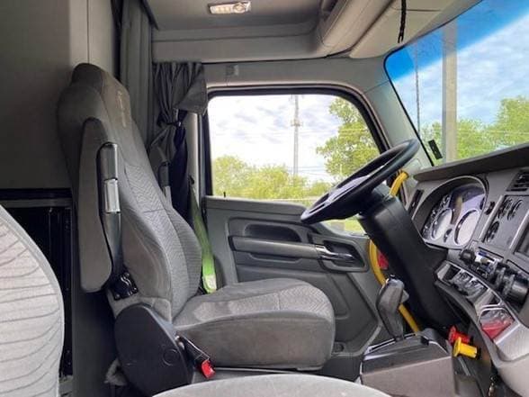 2018 Kenworth T680 image 3