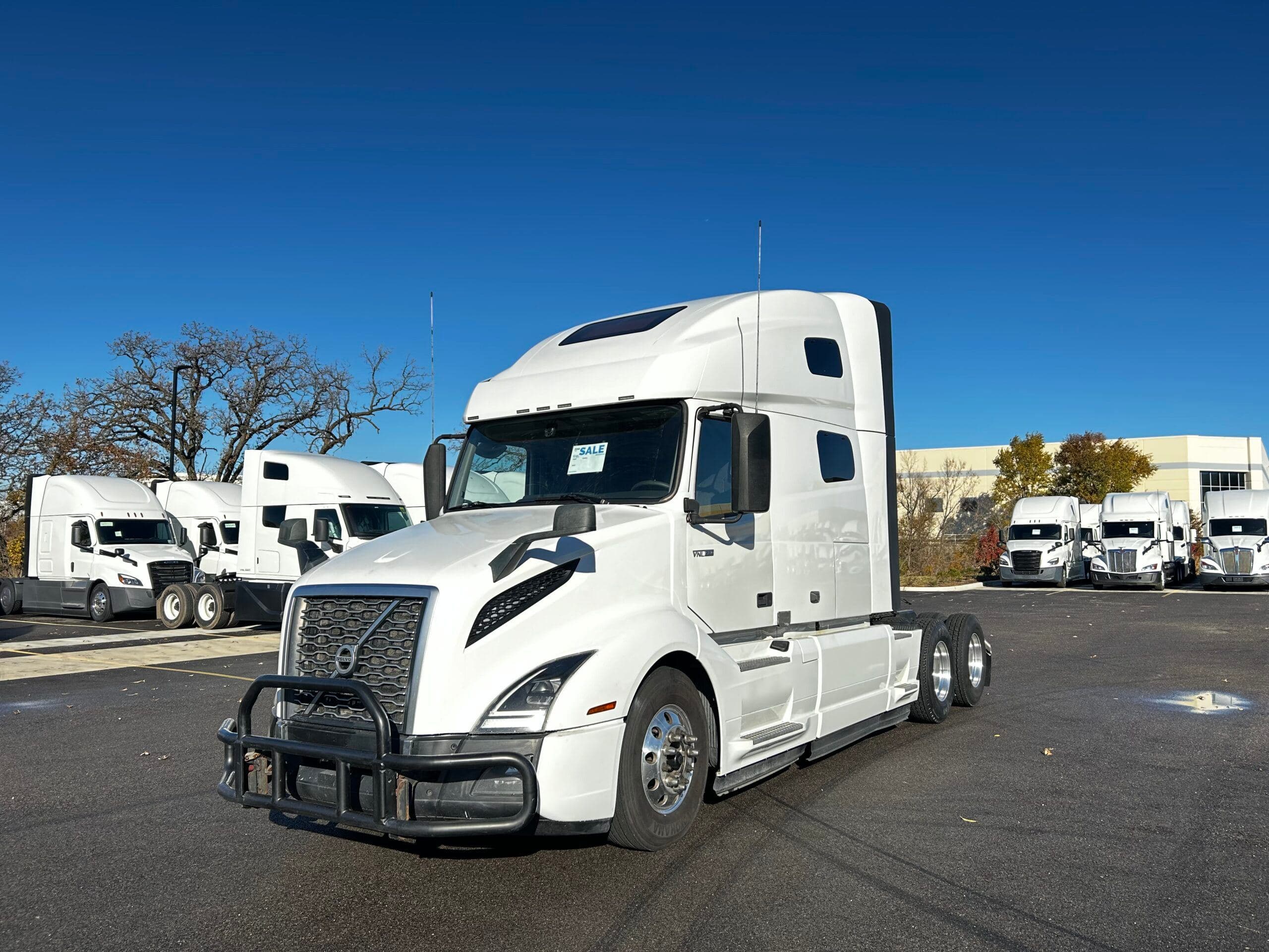 2023 Volvo VNL image 1